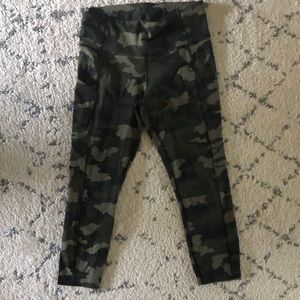 Lululemon leggings. FAST AND FREE HIGH-RISE CROP 23"